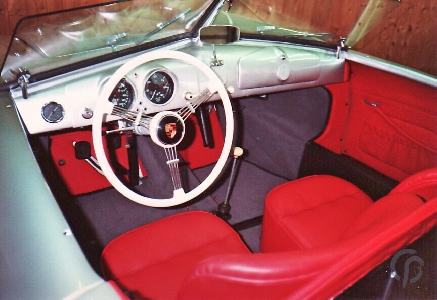 Porsche 356 Nr.1 Roadster Innenraum in rot