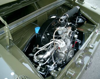 Der vom Porsche 356 abgeleitete Vierzylinder-Boxermotor mit 1,6 Litern und 50 PS
