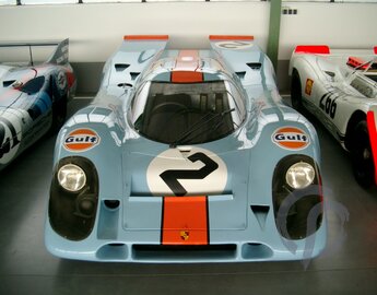 Hier werden Erinnerungen an Steve McQueen wach. Ein 917K Coupe in Gulf-Lackierung, dem Film "Le Mans" entsprechend