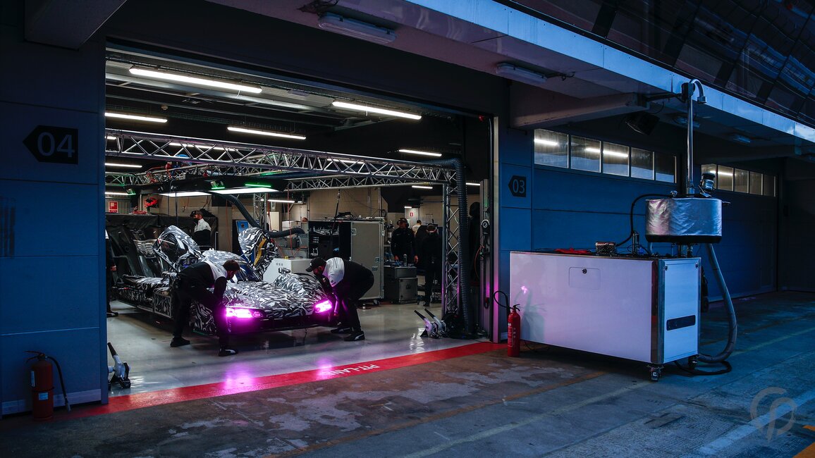 Testfahrten des LMDh Prototyps auf dem Circuit de Catalunya